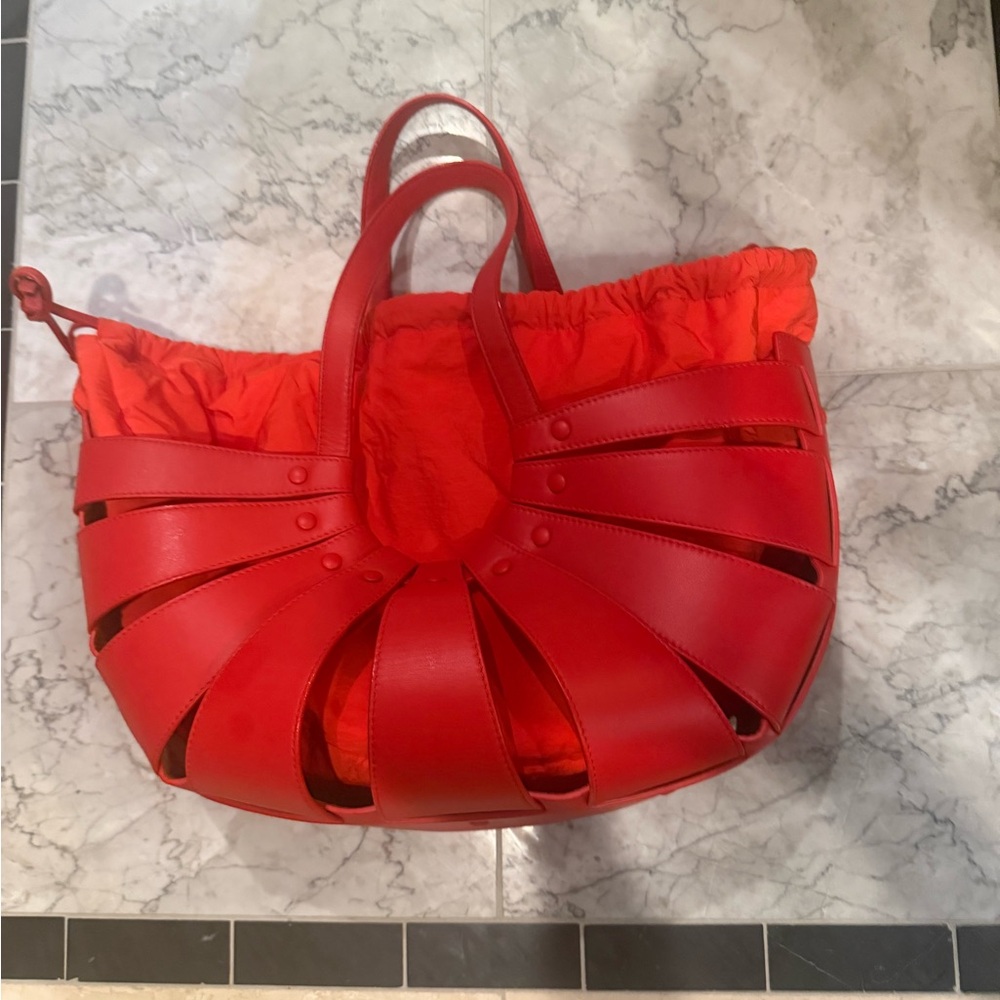 New - Bottega Veneta
Chili Tomato Calfskin Leather Large Shell Bag - Picture 6 of 17